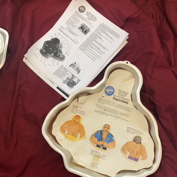 Hard to find in high demand collectable vintage Wilton cake pans $40 each - Picture 2 of 2